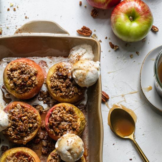 Vegan Pecan Crumble Baked Apples