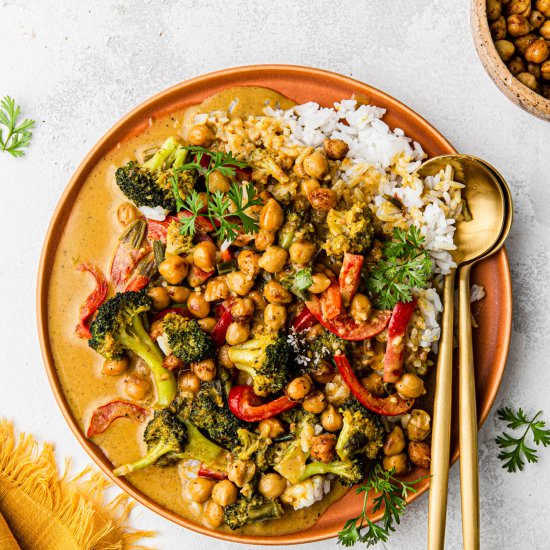 VEGAN THAI YELLOW COCONUT CURRY