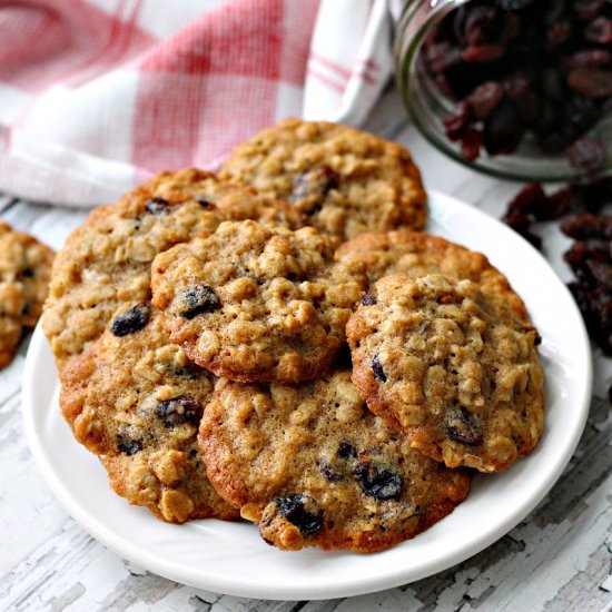 Chewy Oatmeal Raisin Cookies