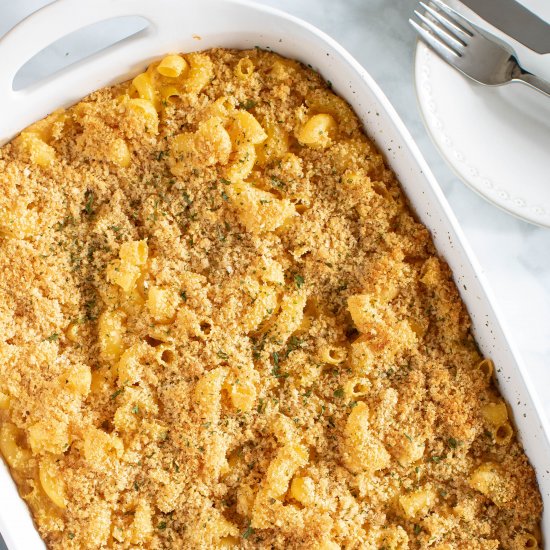 Baked Vegan Buffalo Mac + Cheese