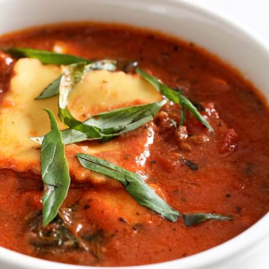 Slow Cooker Beef and Ravioli Soup