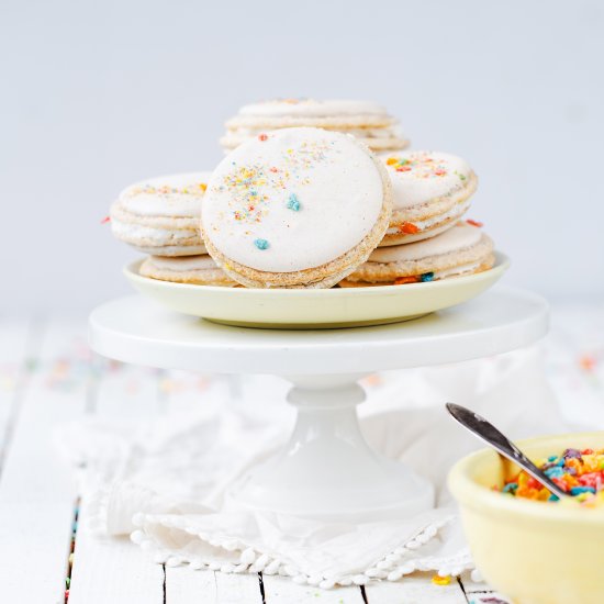 FRUITY PEBBLES™ CEREAL MILK MACARON