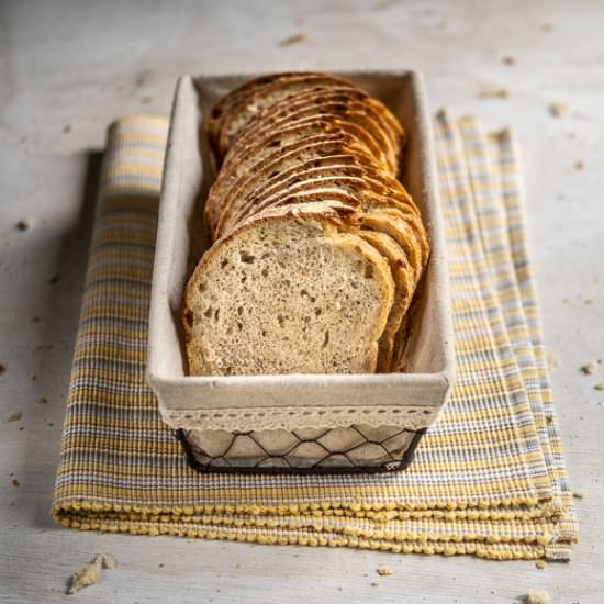 Spelt bread with sunflower seeds