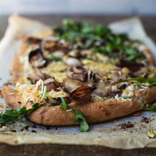 Pizza w Pear & Balsamic Shallots