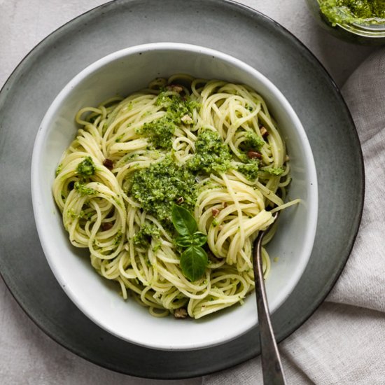 Broccoli pesto with pecan nuts