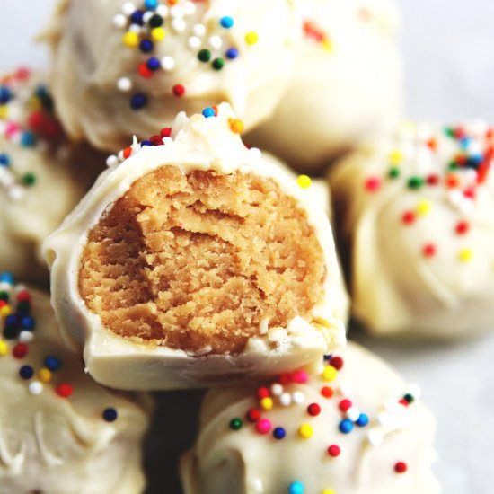 No Bake Vanilla Cookie Truffles