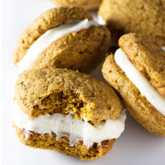 pumpkin whoopie pies