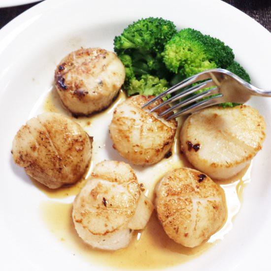 Pan-Seared Garlic Scallops