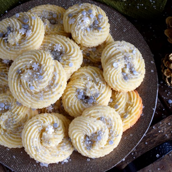 Holiday Piped Rosette Cookies