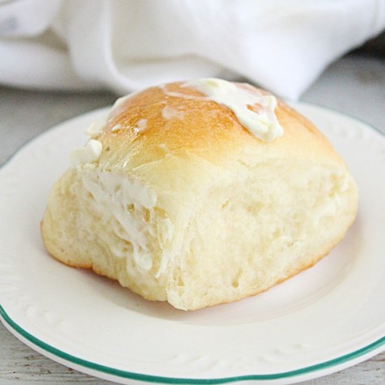 Amish Dinner Rolls