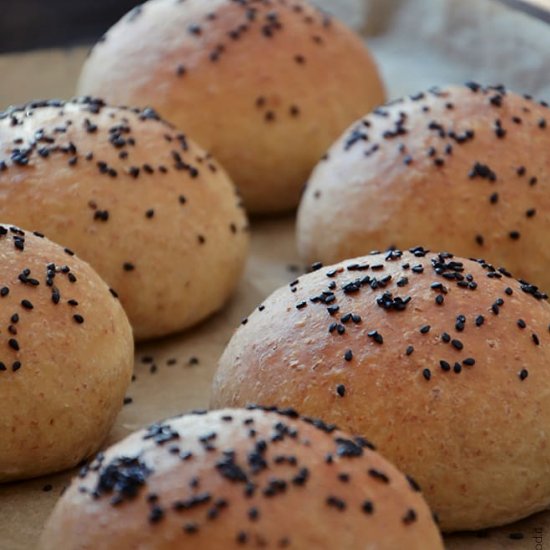 Wholemeal burger buns