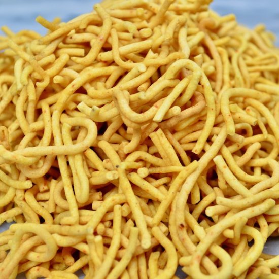 TIKHI SEV – SPICY CRUNCHY NOODLES