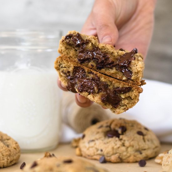 Walnut chocolate chip cookies