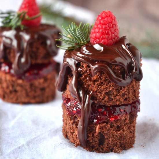 Chocolate raspberries mini cakes