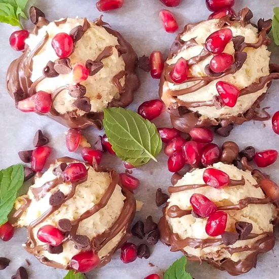 Keto Chocolate Chip Coconut Cookies