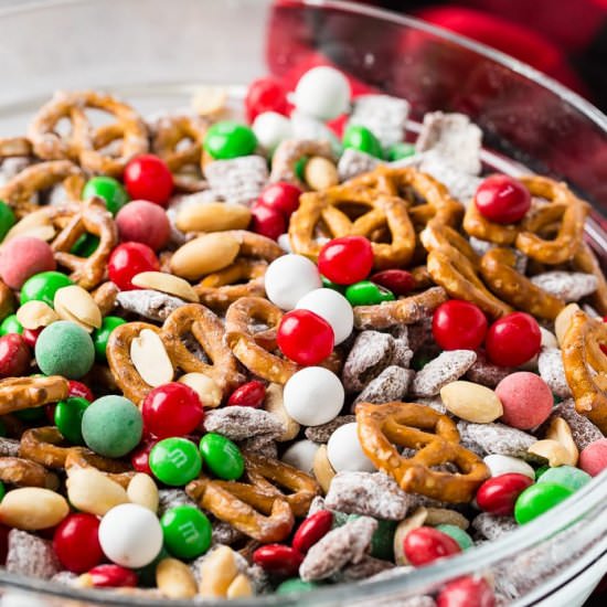 5 Minute Christmas Snack Mix