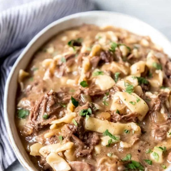 SLOW COOKER BEEF AND NOODLES