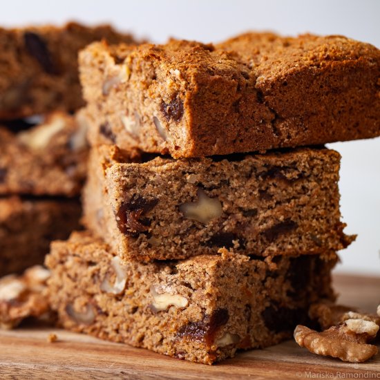 APRICOT-WALNUT BREAKFAST CAKE