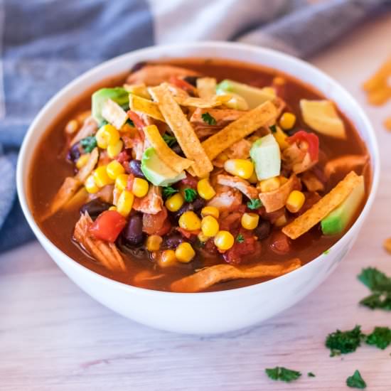 HEALTHY CHICKEN TORTILLA SOUP