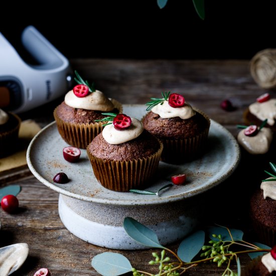 Vegan gingerbread muffins