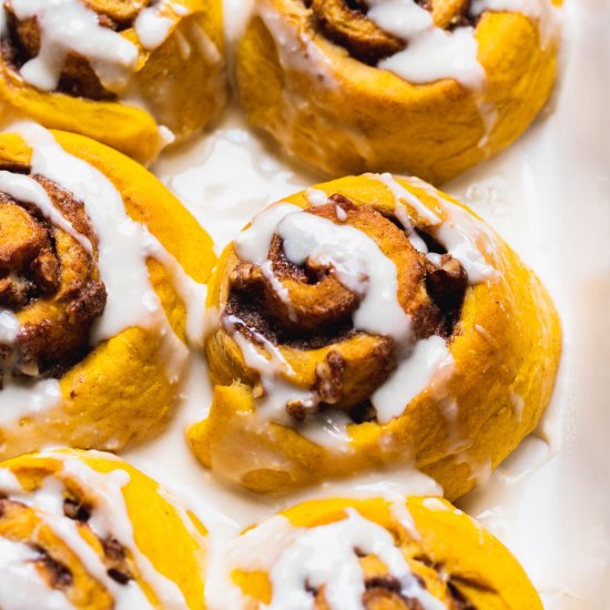 Fluffy Pumpkin Cinnamon Rolls