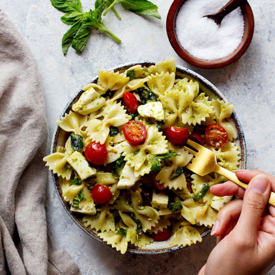 The Best Caprese Pasta Salad