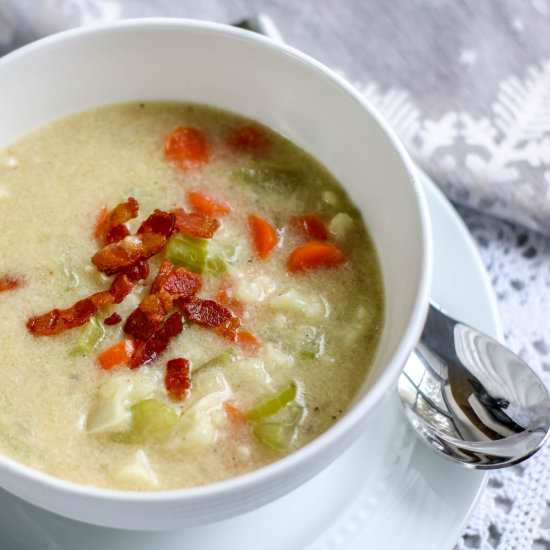 LOW CARB BACON CAULIFLOWER CHOWDER