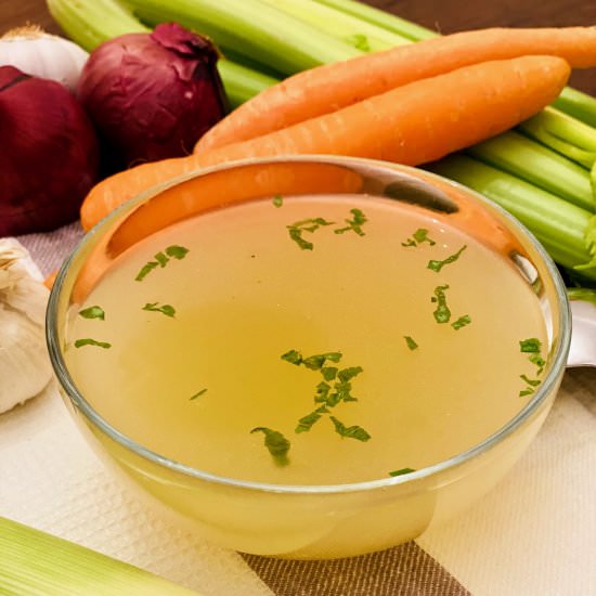 HOMEMADE CHICKEN STOCK