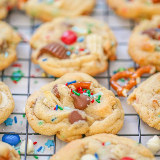 Santa’s Christmas Trash Cookies