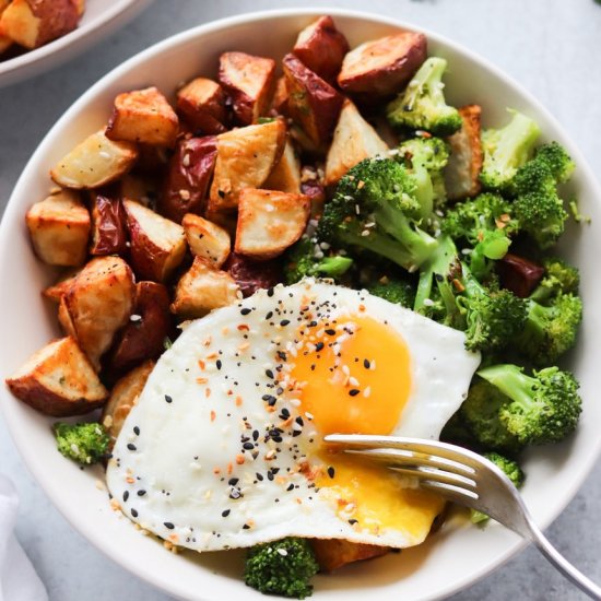 Air Fryer Roasted Potatoes & Eggs