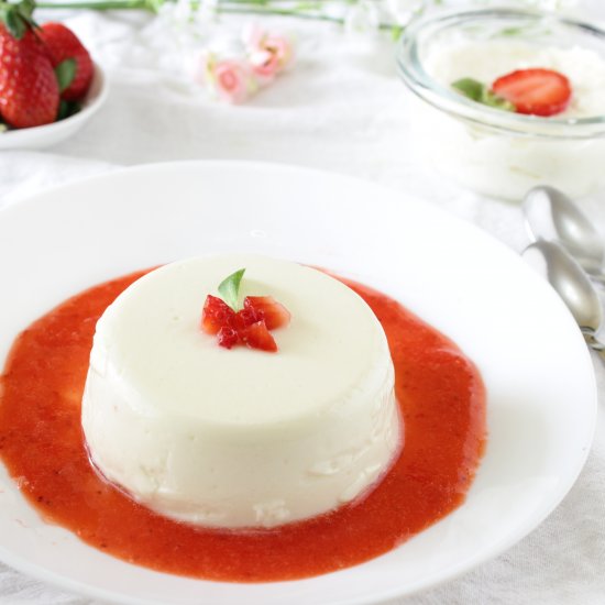 Panna cotta with Strawberry Sauce