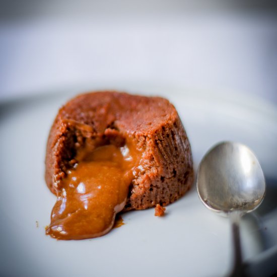 Dulce de leche molten cake