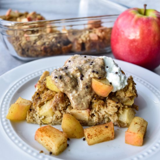 Cinnamon Apple Pie Baked Oatmeal