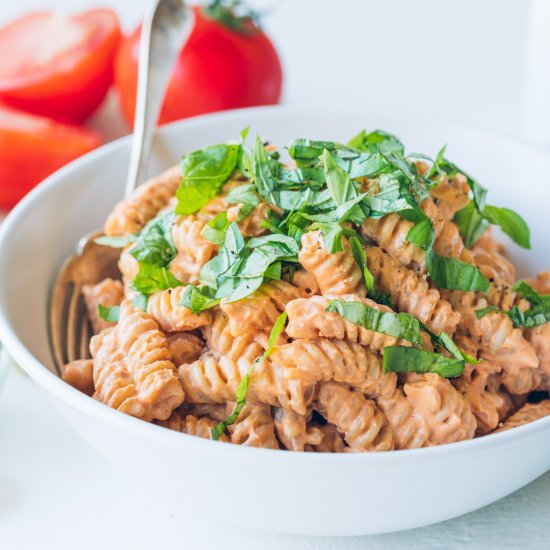 Creamy Cashew Tomato Pasta