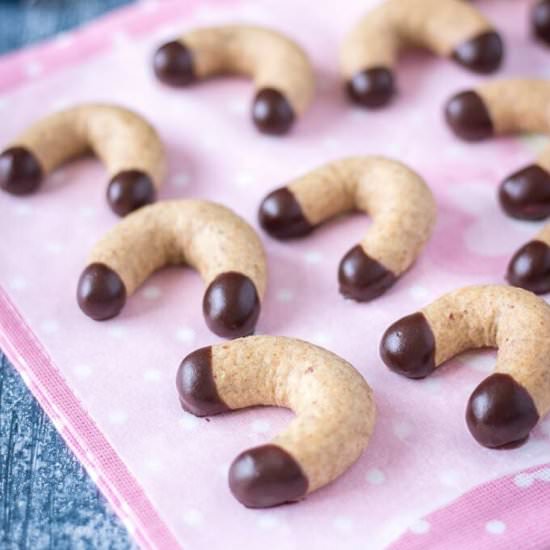 Vanilla Almond Crescent Cookies