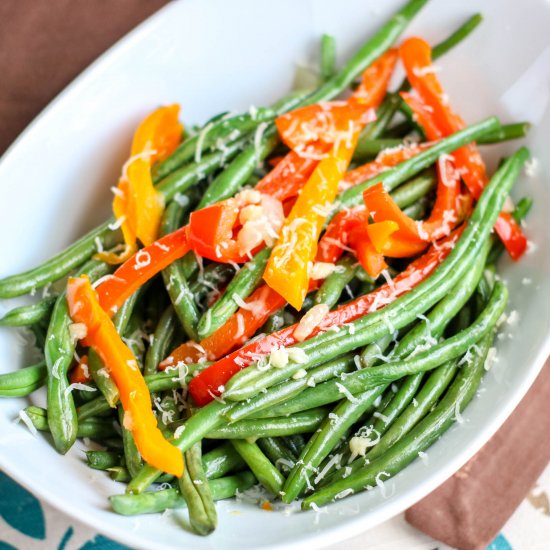 PARMESAN GREEN BEANS & PEPPERS