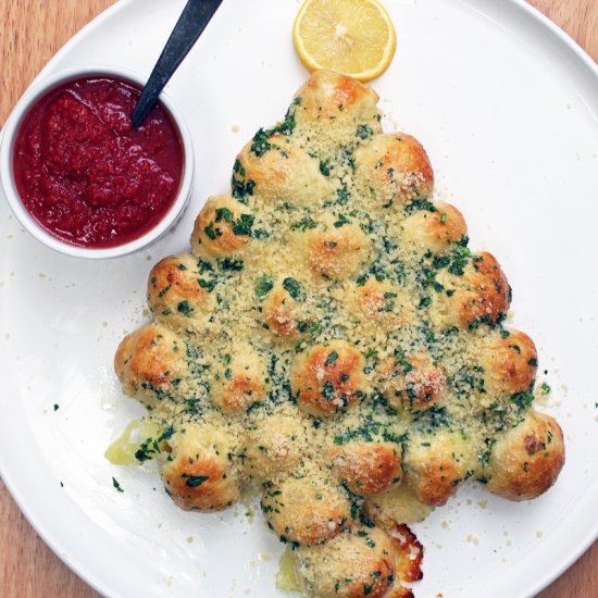 Christmas Tree Pull-Apart Bread