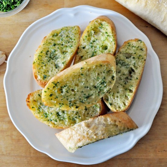 Restaurant-Style GARLIC BREAD