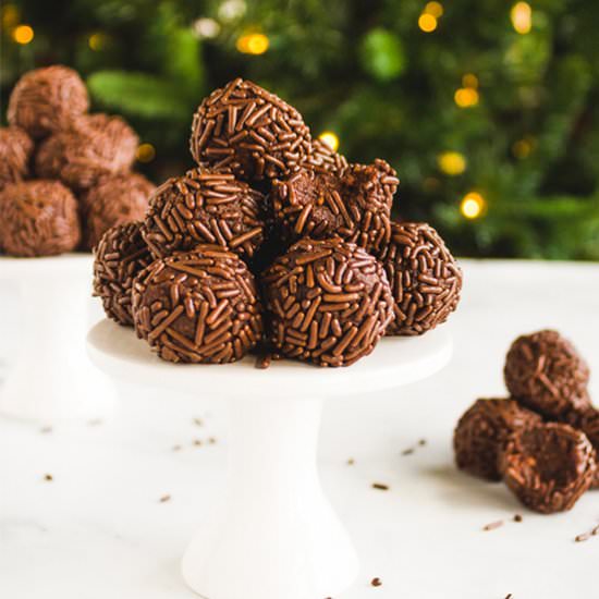 Date sweetened rum balls