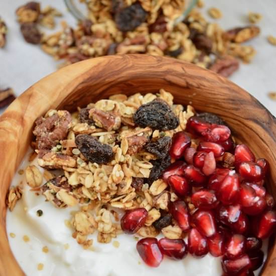 HOMEMADE GRANOLA