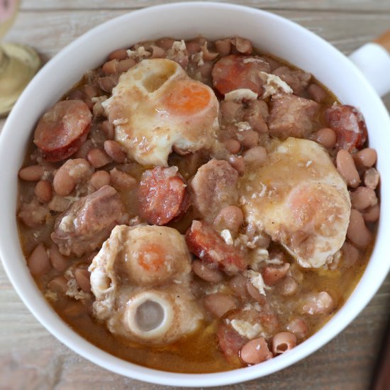 Stewed beans with poached eggs