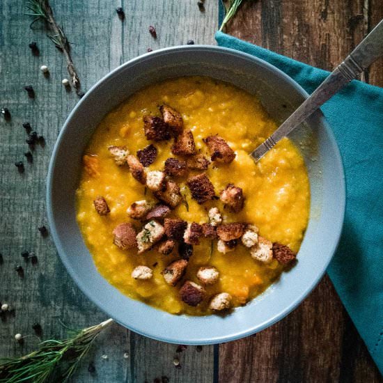 Yellow split pea pumpkin soup