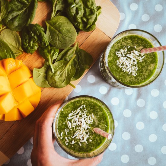 CASHEW MANGO GREEN SMOOTHIE