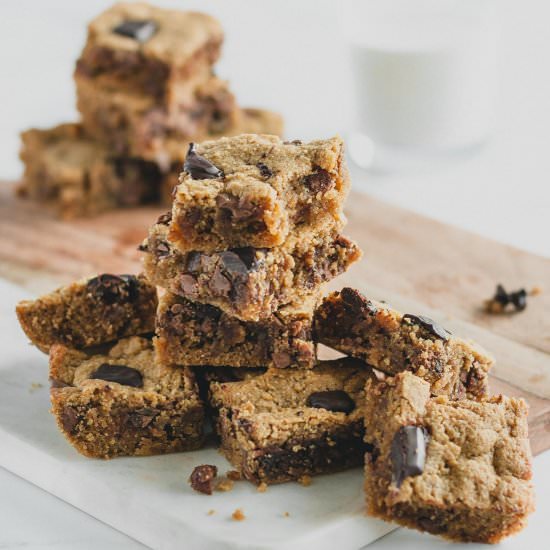 KETO PEANUT BUTTER BLONDIES