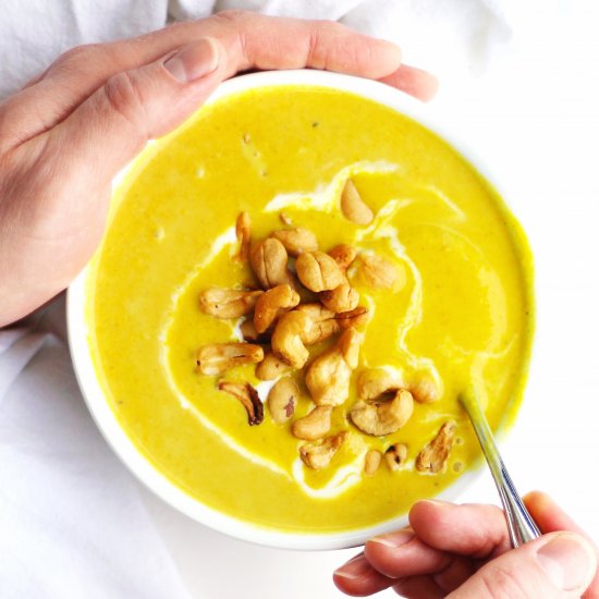 Coconut cauliflower golden soup