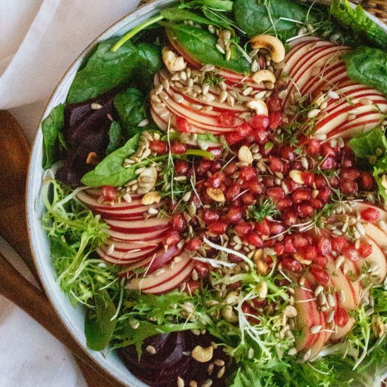 Spinach Salad with Apples and Cashe