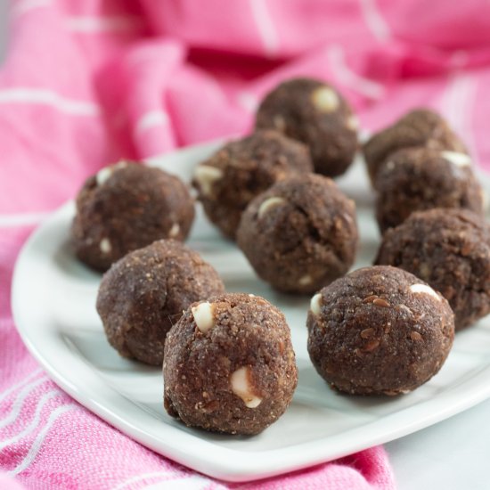 Chocolate Protein Energy Balls