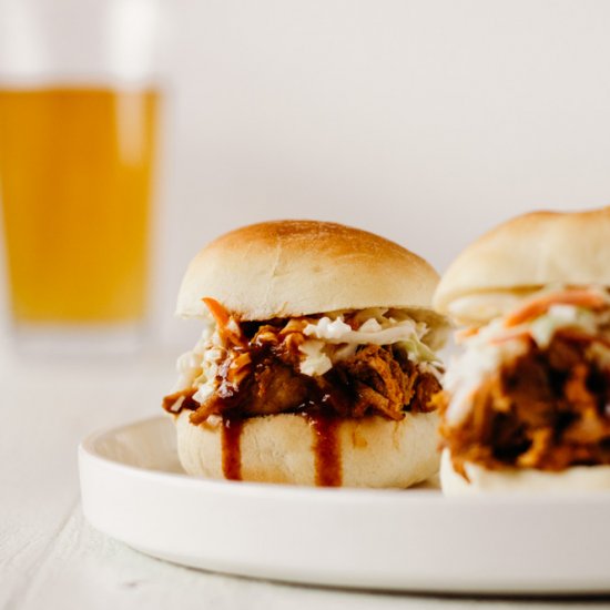 Slow Cooker BBQ Pulled Pork Sliders