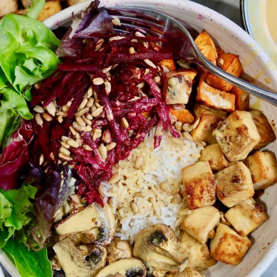 VEGAN BUDDHA BOWL & PEANUT DRESSING