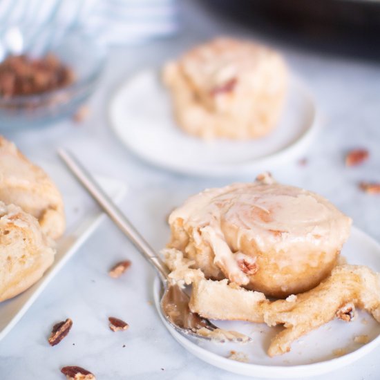 APPLE MAPLE CINNAMON ROLLS